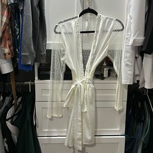 Bridal robe lace back